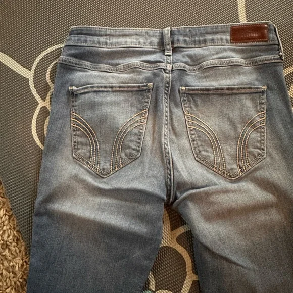 🌺Hollister Mid-rise Super Skinny🌺 - Picture 3 of 4